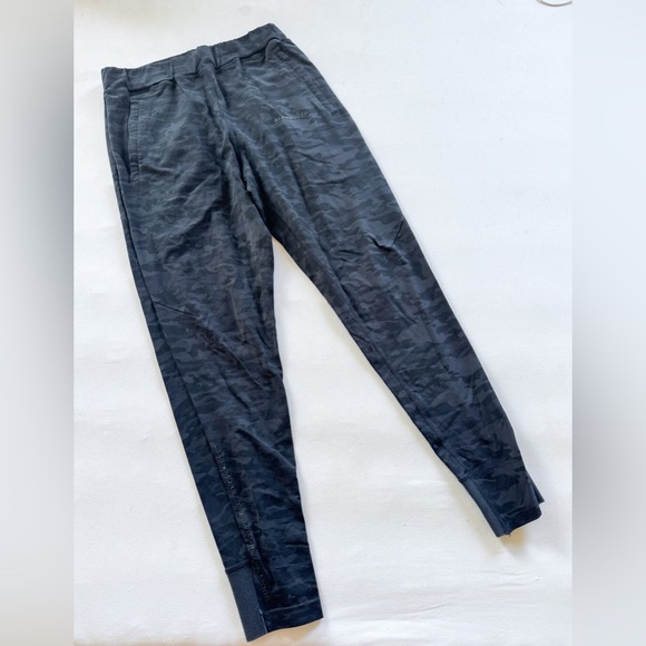 Alphalete Women's Essential Jogger - Black Camo Size Medium (M) - Picture 1 of 4